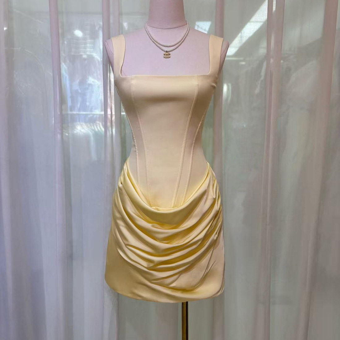 Elegant Fishbone Strap Satin E - Women Formal Wear With Skirt 评论和价格