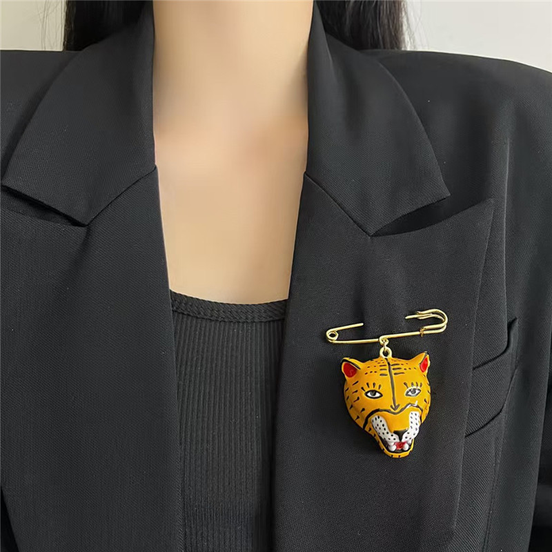 Elegant Enamel Tiger Brooch Pi - Women'S Formal Wear Accessories 评论和价格