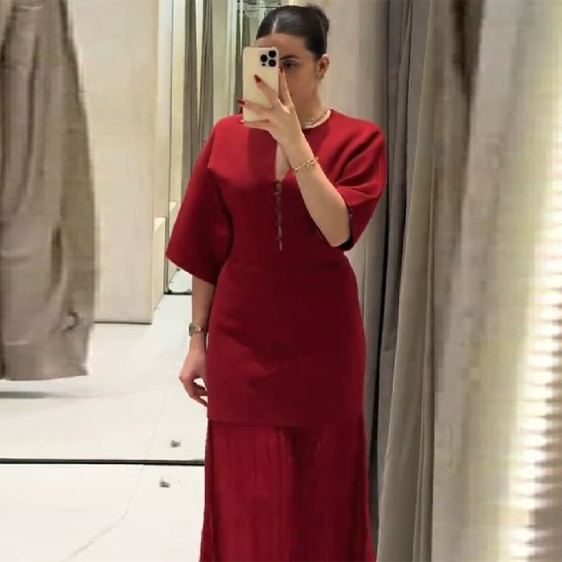 Women's Elegant Burgundy Pleat - Women Formal Wear With Skirt 评论和价格