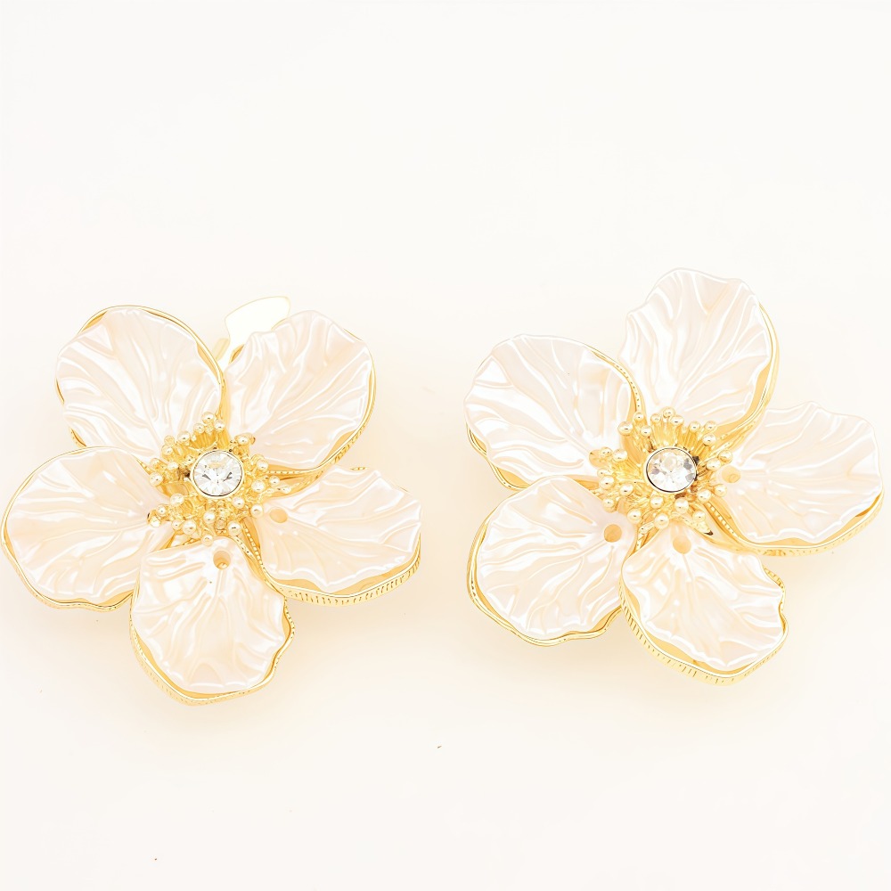 A Pair Vintage Petal Button Co - Women Formal Wear Designers 评论和价格