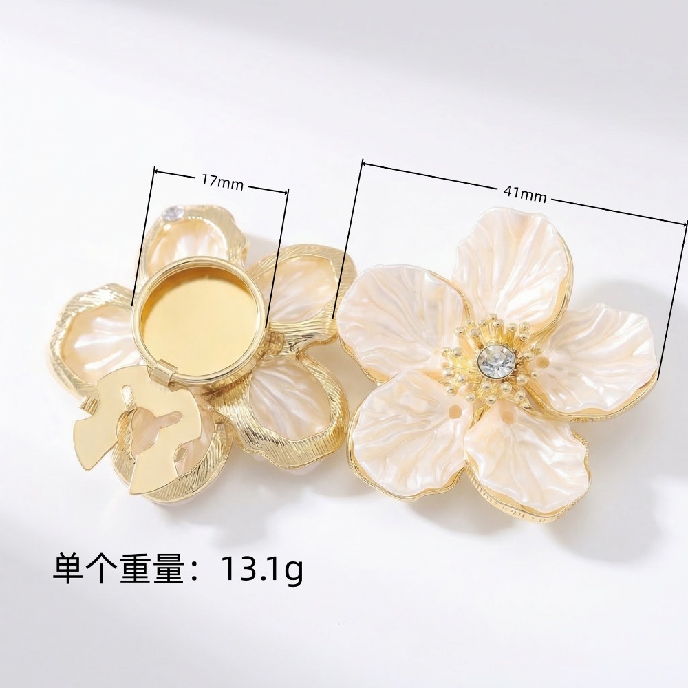 A Pair Vintage Petal Button Co - Women Formal Wear Designers 评论和价格